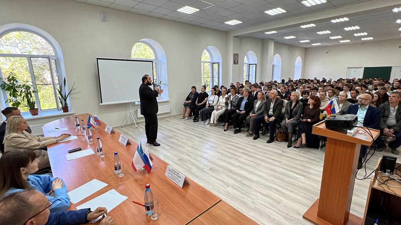 photo_5285380918053302428_y