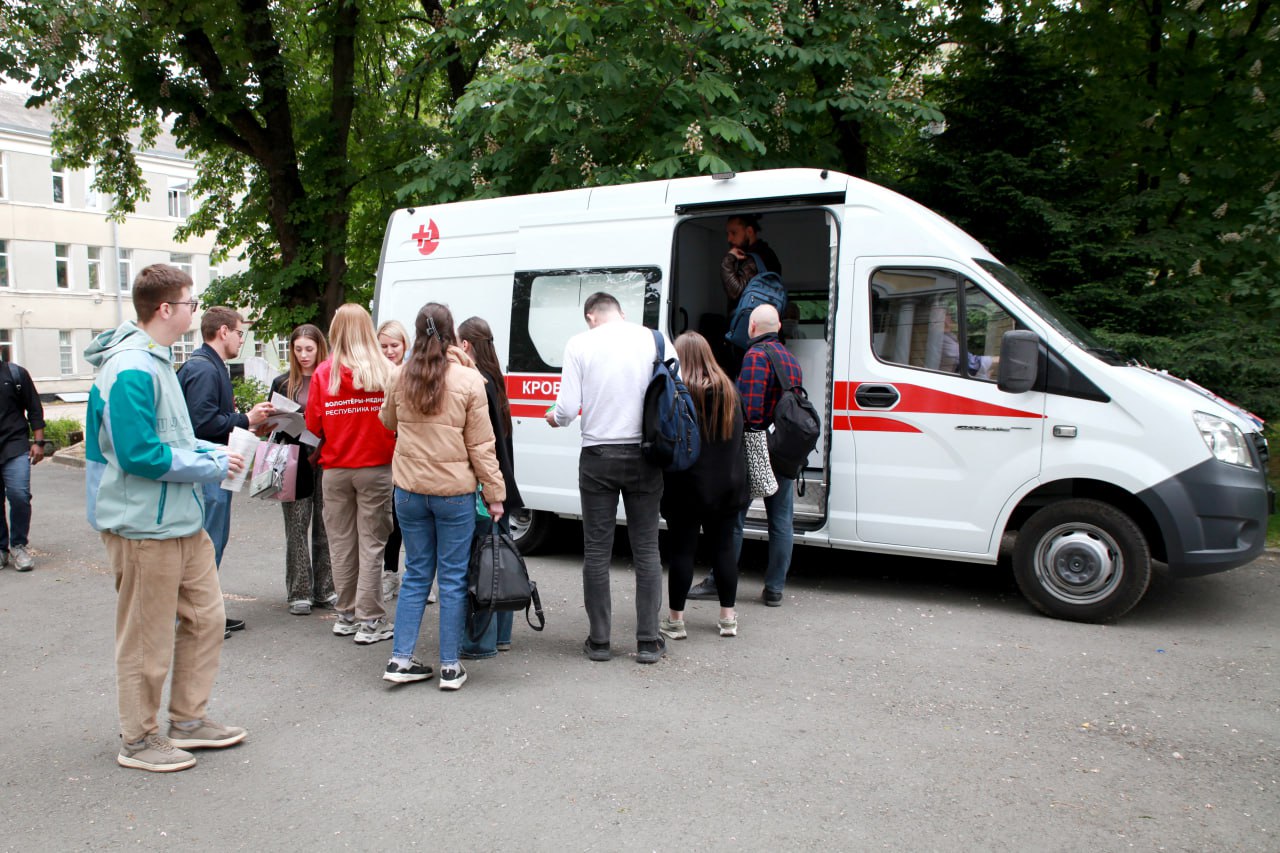 photo_5285380918053302725_y