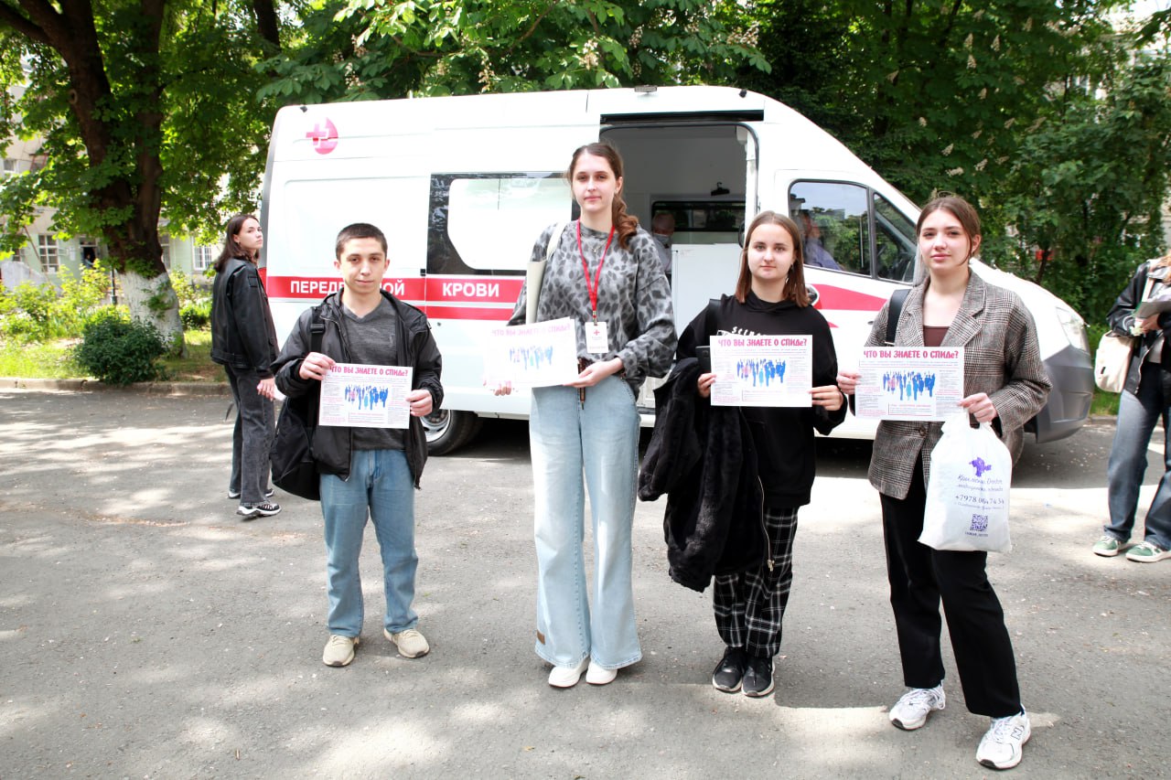 photo_5285380918053302732_y