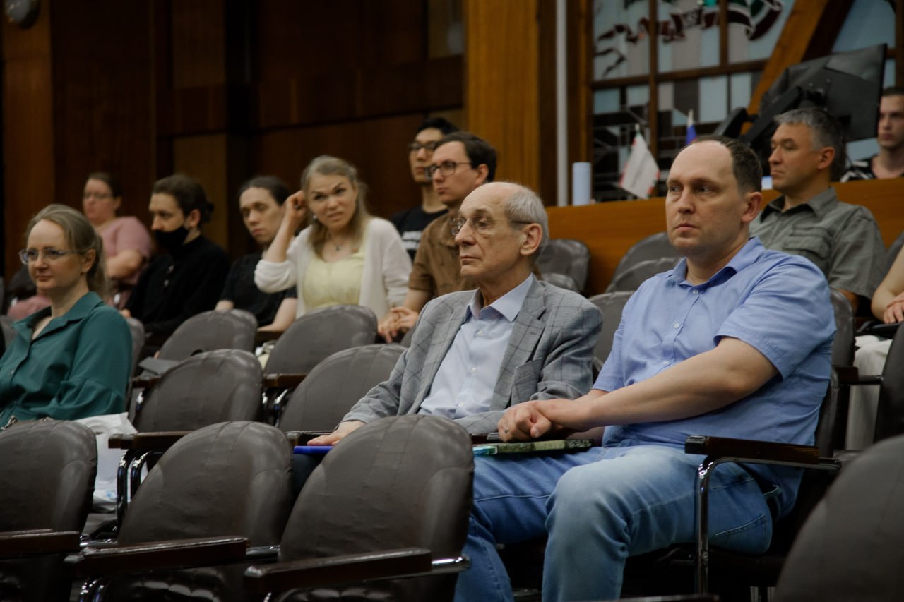 photo_5368651460520308269_y