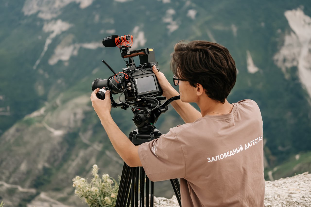 photo_5397925184515732045_y