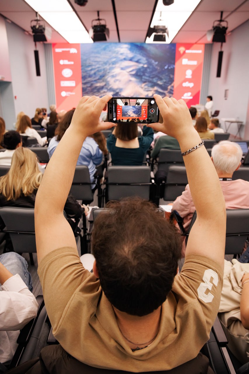 photo_5397925184515732046_y