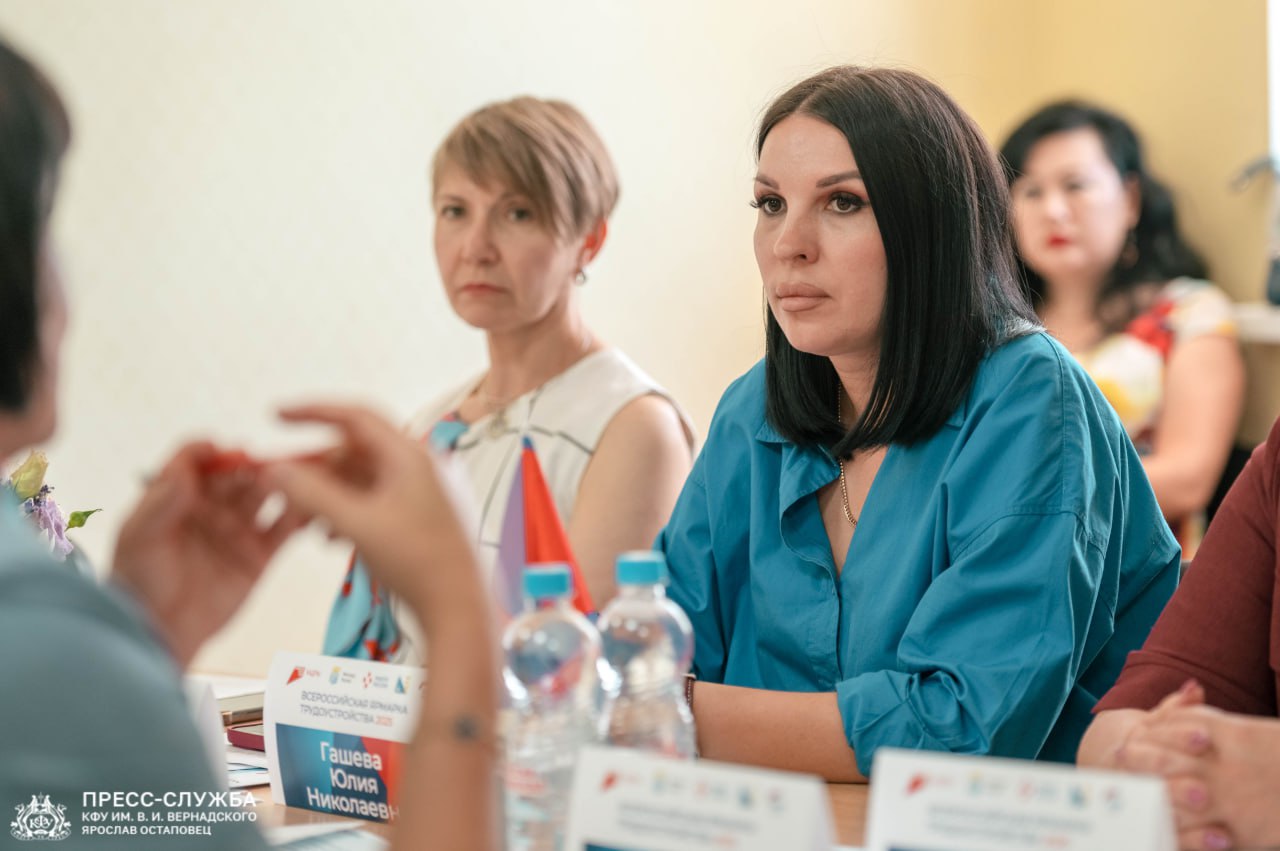 photo_5402428784143103437_y