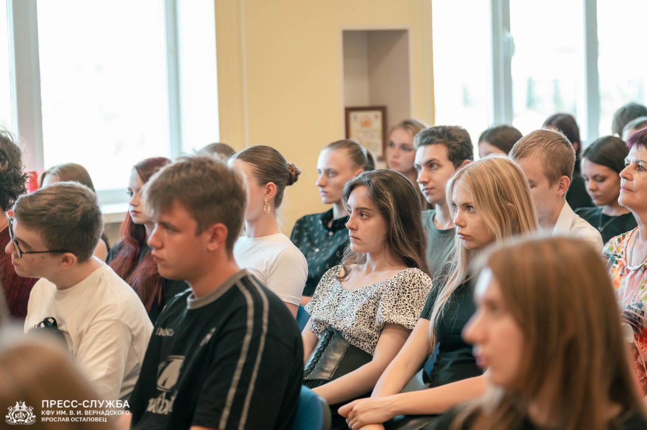 photo_5402627636833939728_y