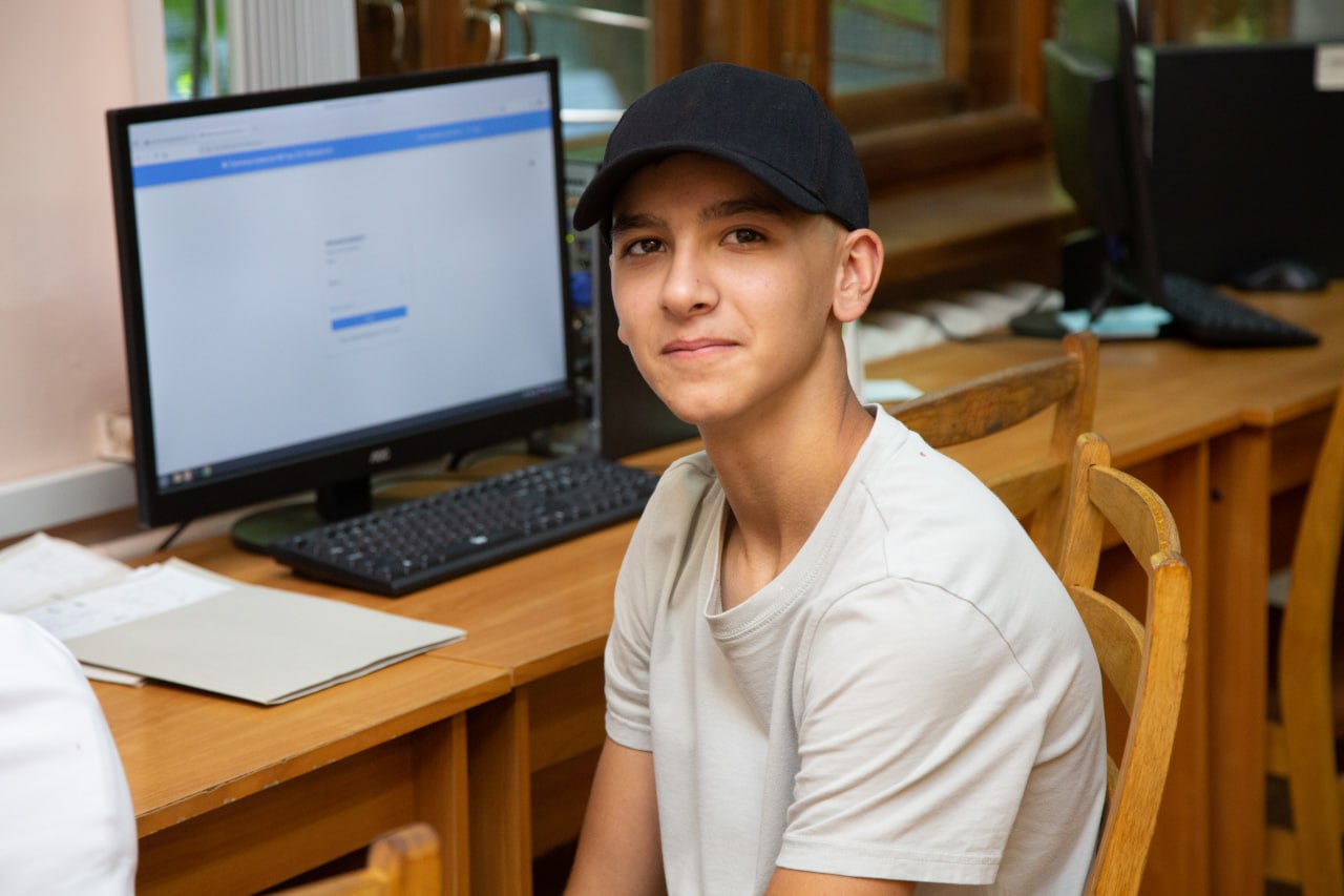 photo_5192963078793327575_y