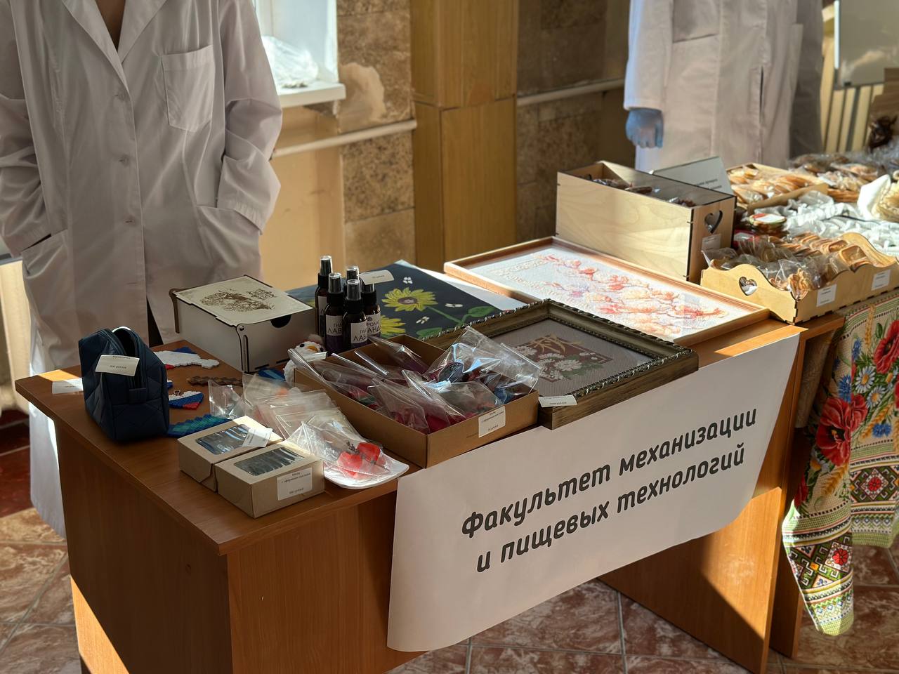 photo_5192984596579480781_y