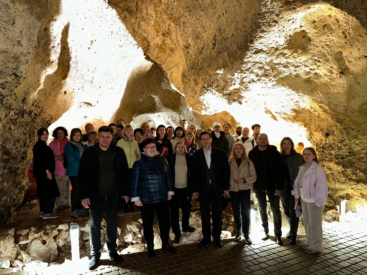 photo_5427311531143593684_y