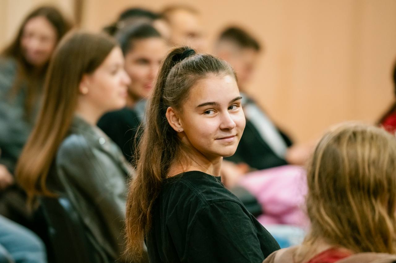 photo_5467659141116985552_y