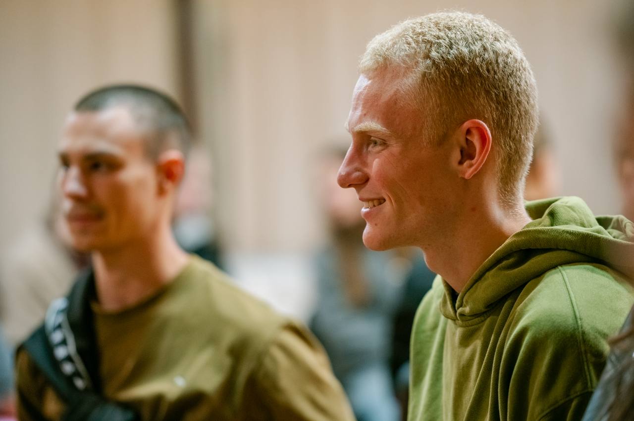 photo_5467659141116985559_y