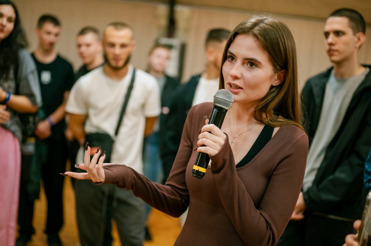 photo_5467659141116985560_y