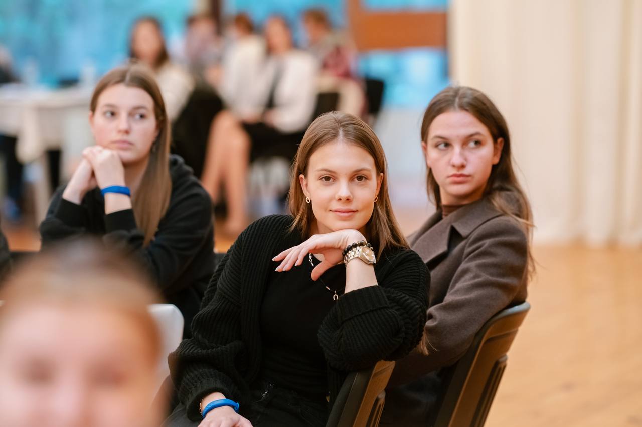 photo_5469910940930672611_y