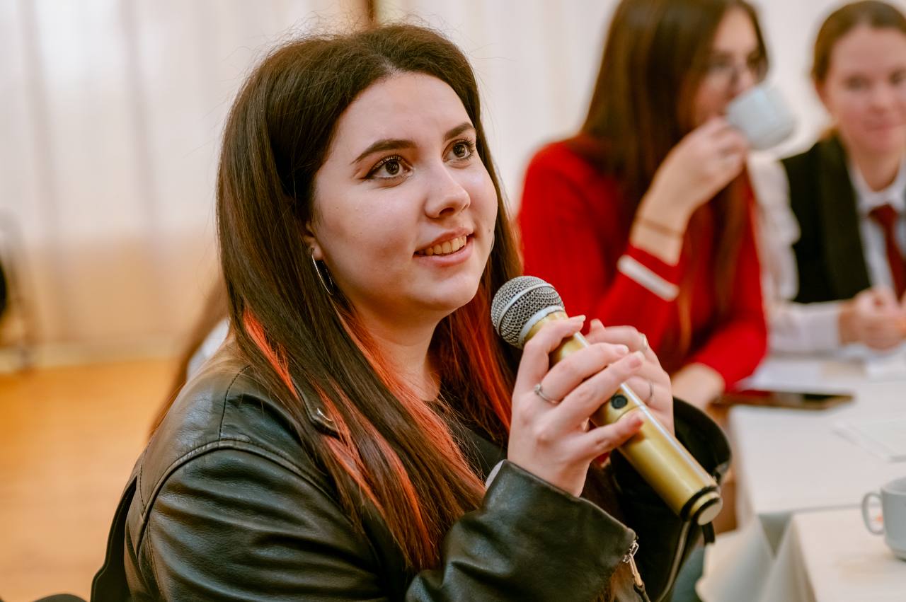 photo_5469910940930672612_y