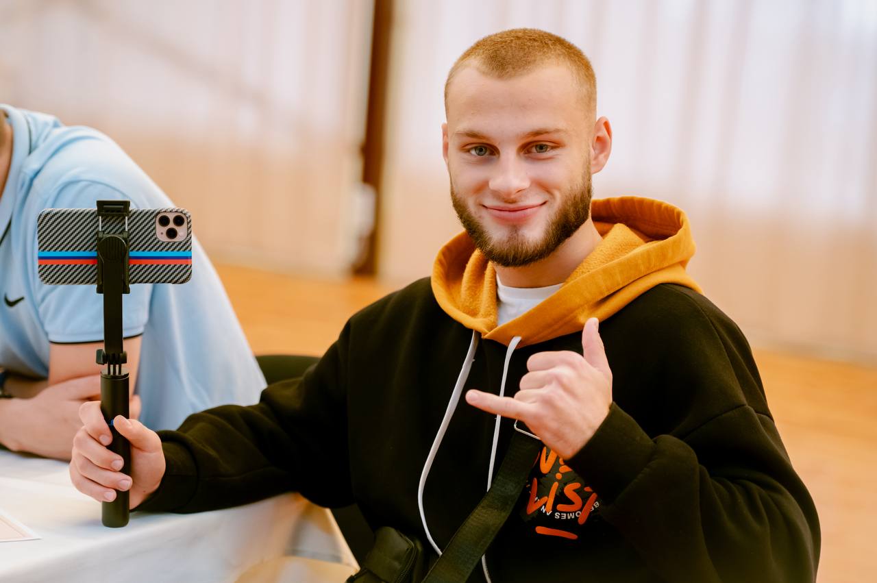 photo_5469910940930672614_y