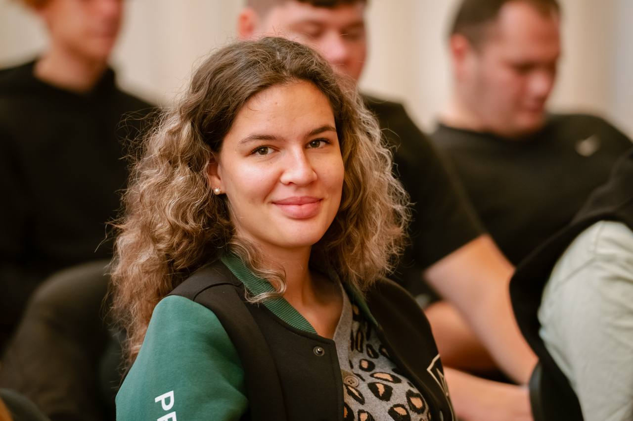 photo_5469910940930672619_y