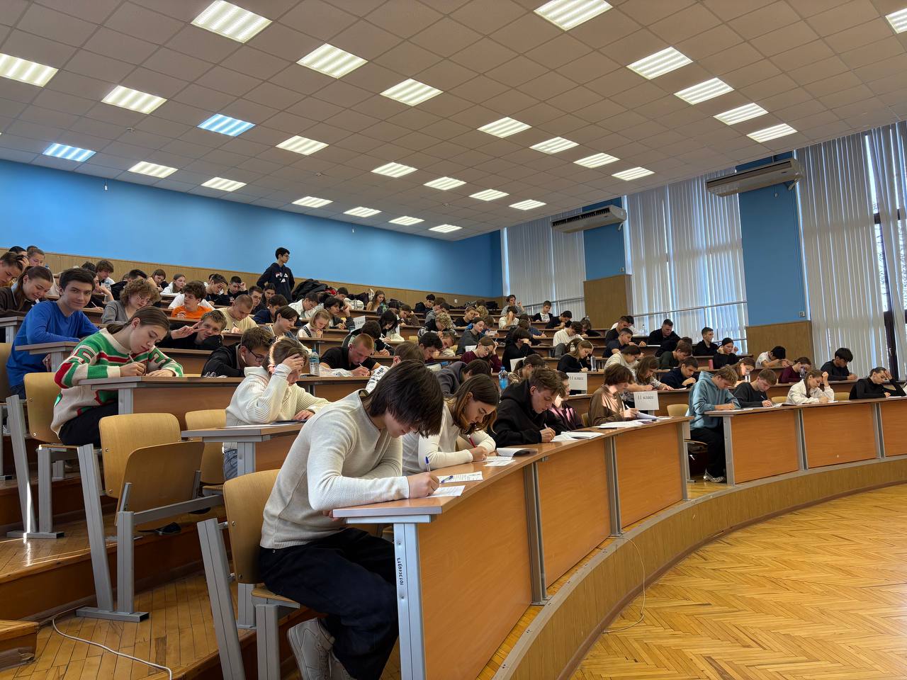 photo_5222474413268208637_y