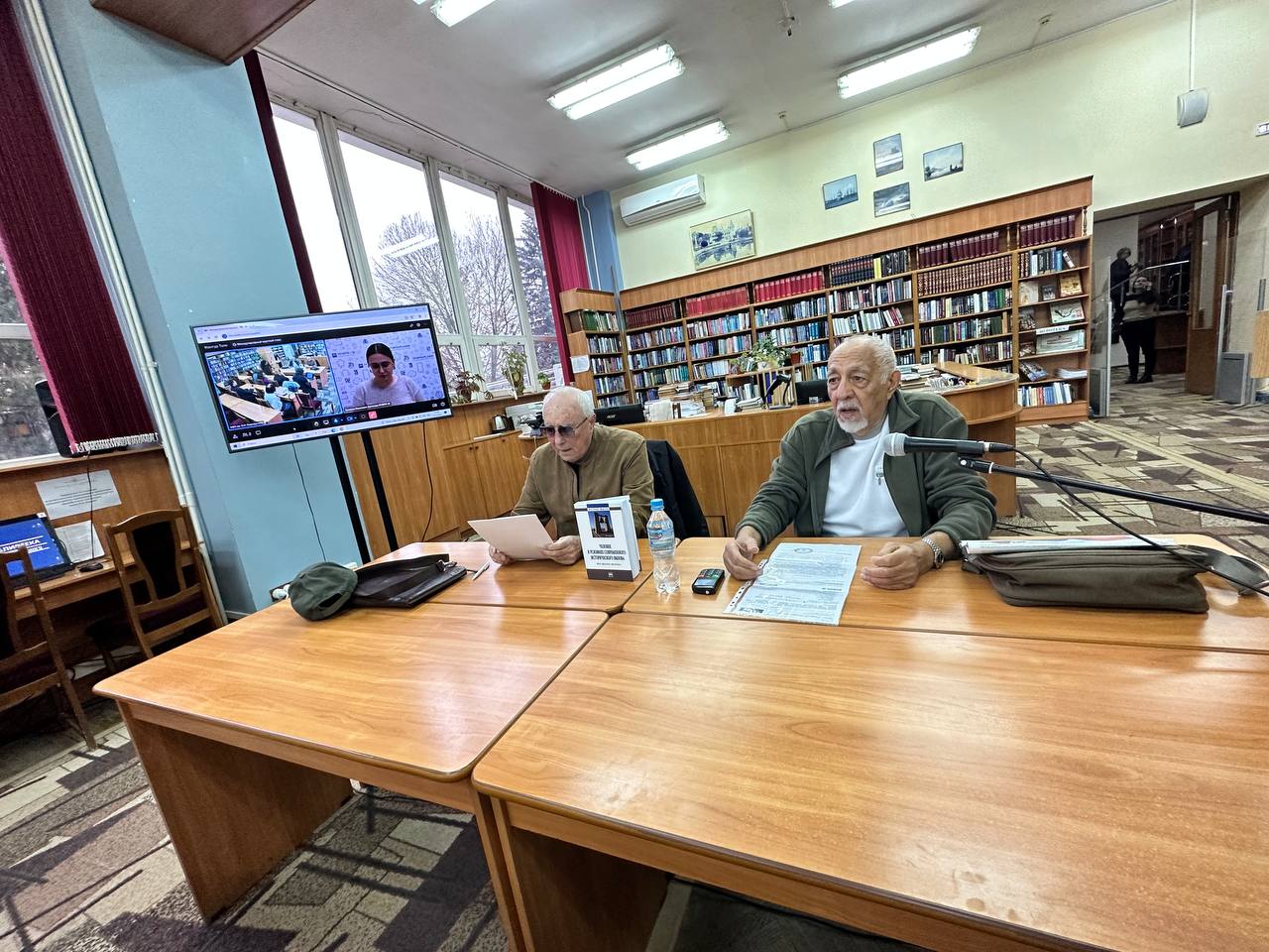 photo_5323779390267134364_y