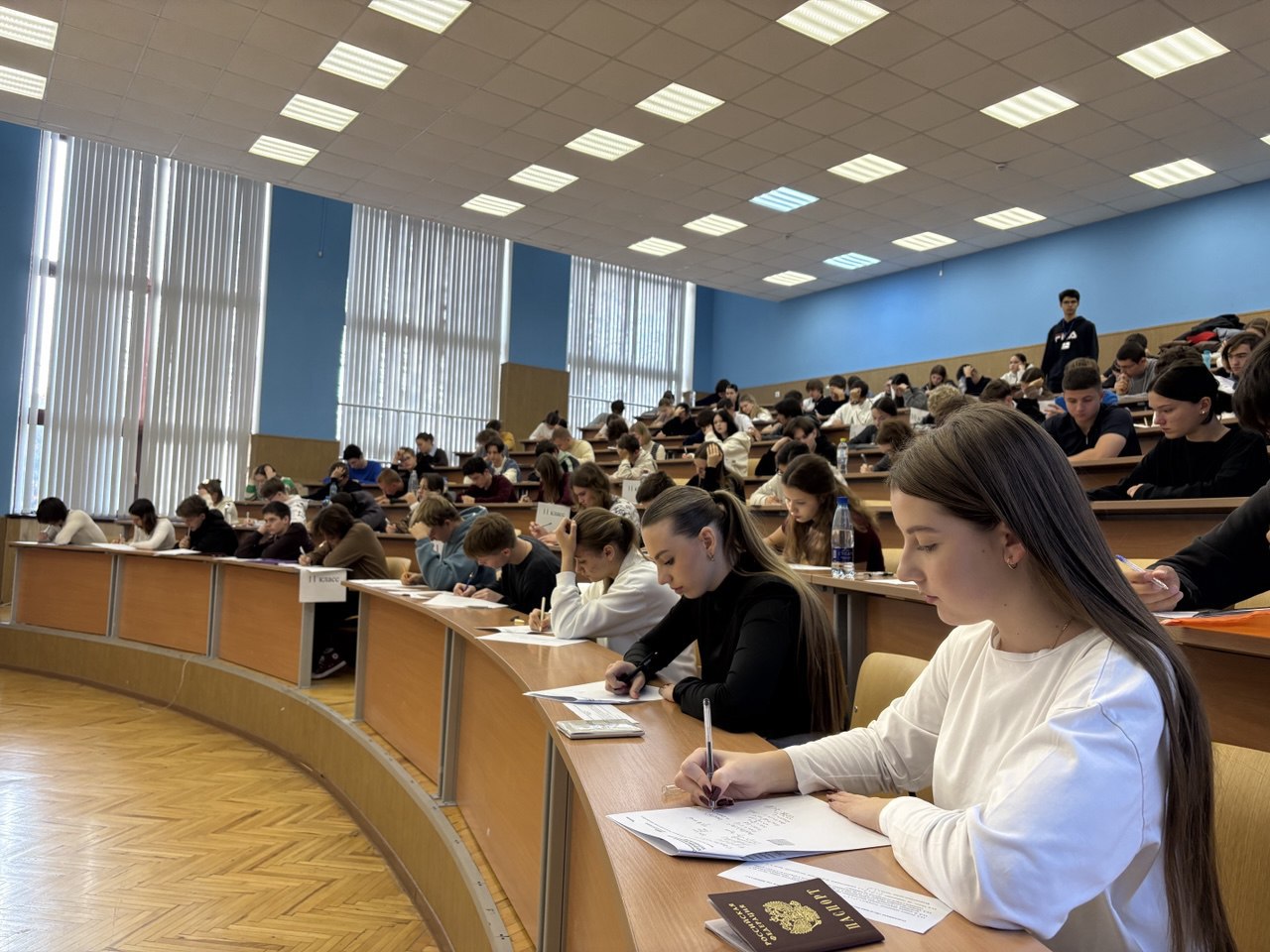 photo_5359745871605601529_y