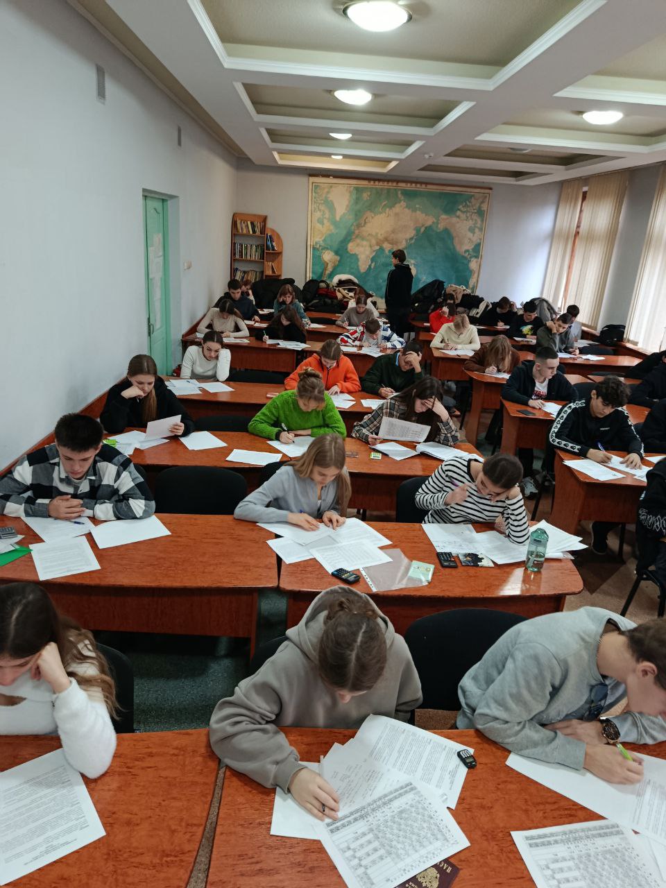 photo_5359745871605601530_y