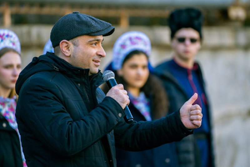 photo_5283225518784320796_x